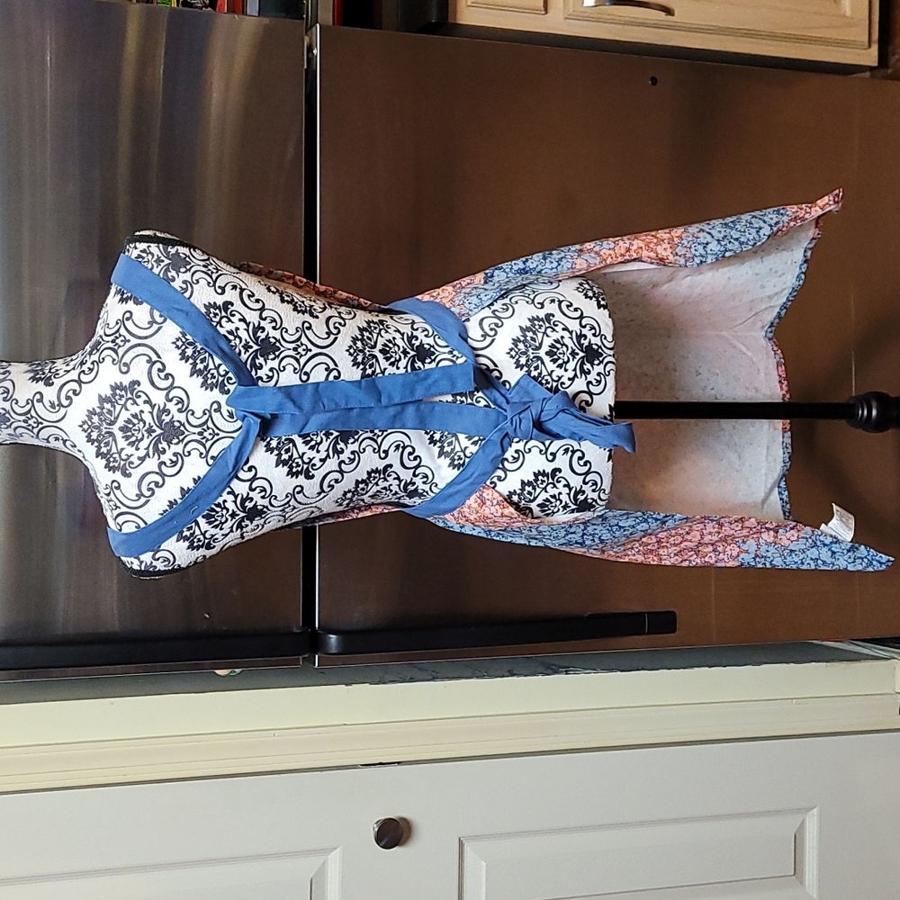 Floral Apron - Picture 3 of 5